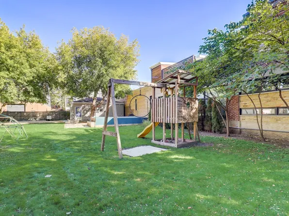 1806 W Newport Ave, Chicago, IL 60657