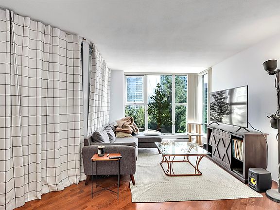 3rd image of 808 Expo Blvd #808-1009