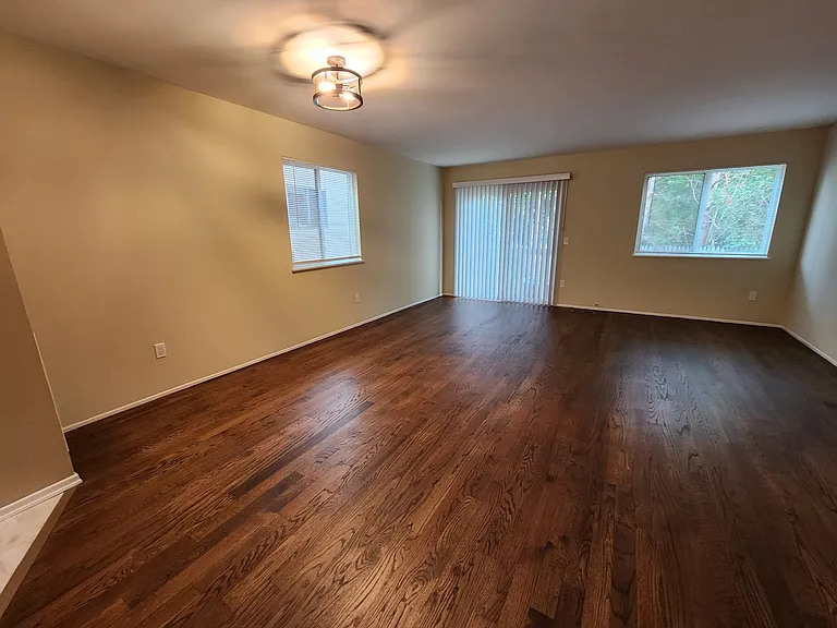 60 Wolfpit Ave #1B — Photo 8
