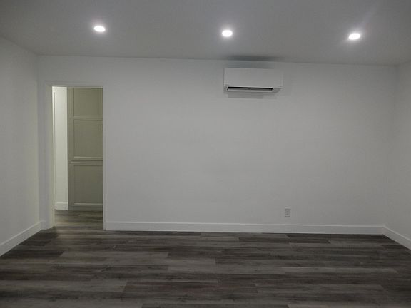 4th image of 6055 Cahuenga Blvd #1