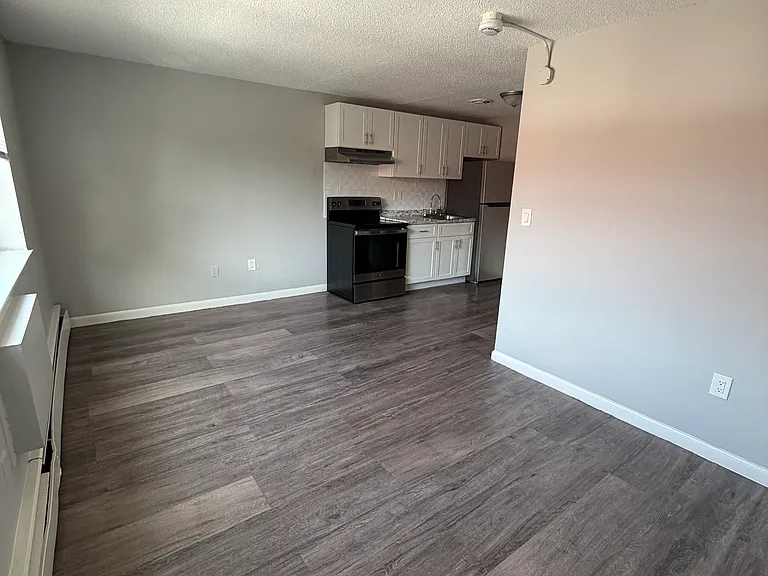Garden Hill Apartments — Photo 27