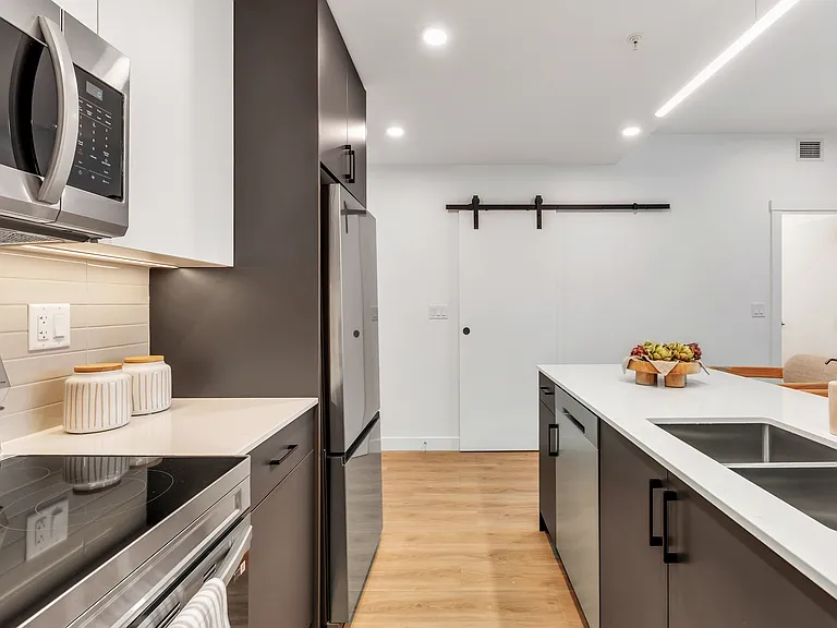 235 Wallace St — Photo 28