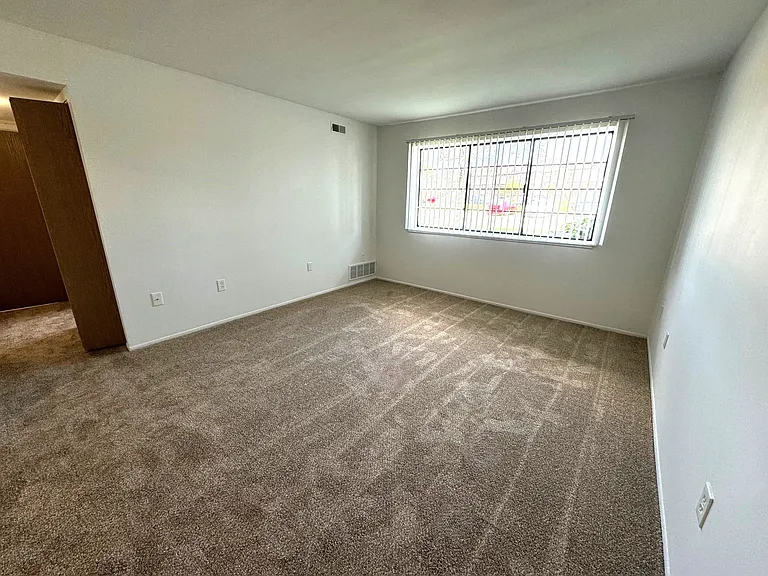 Charter Oaks Apartments — Photo 111