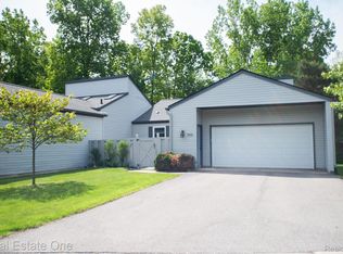 2869 Breckenridge Dr #95, Brighton, MI 48114
