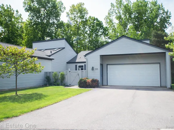 2869 Breckenridge Dr #95, Brighton, MI 48114