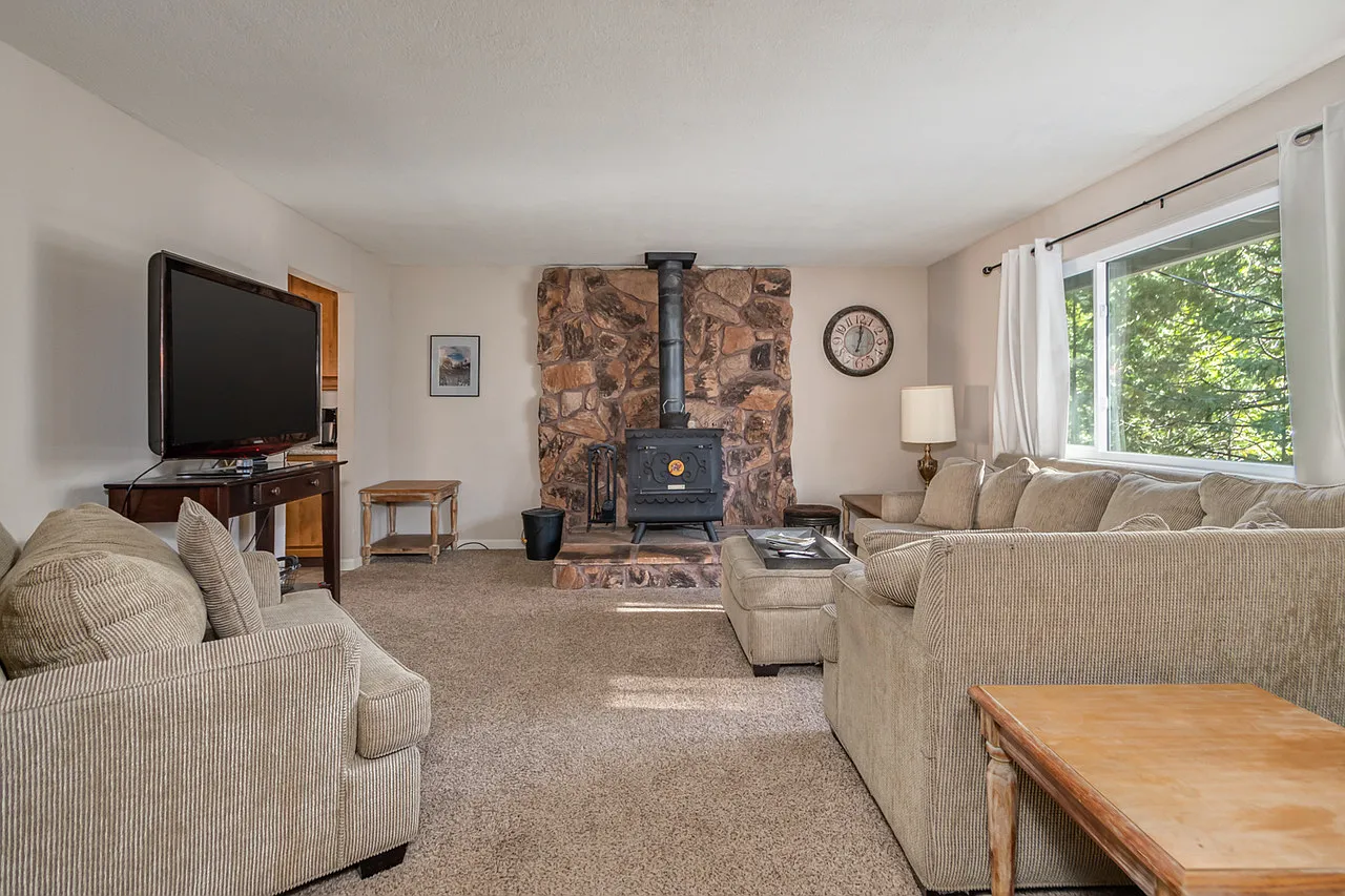 3 bed, 1884 sqft, $2,100 — Photo 4