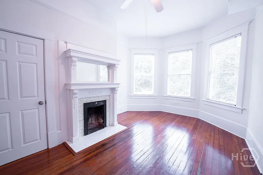 1 bed, 1.0 bath, 900 sqft, $1,975 — Photo 4