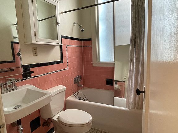 3rd image of 2226 Divisadero St APT 7