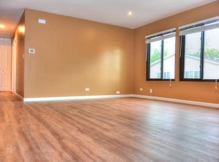 16 Elm Ct, Bolingbrook, IL 60440