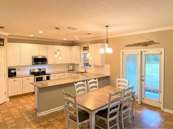 4th image of 304 Summercove Cir