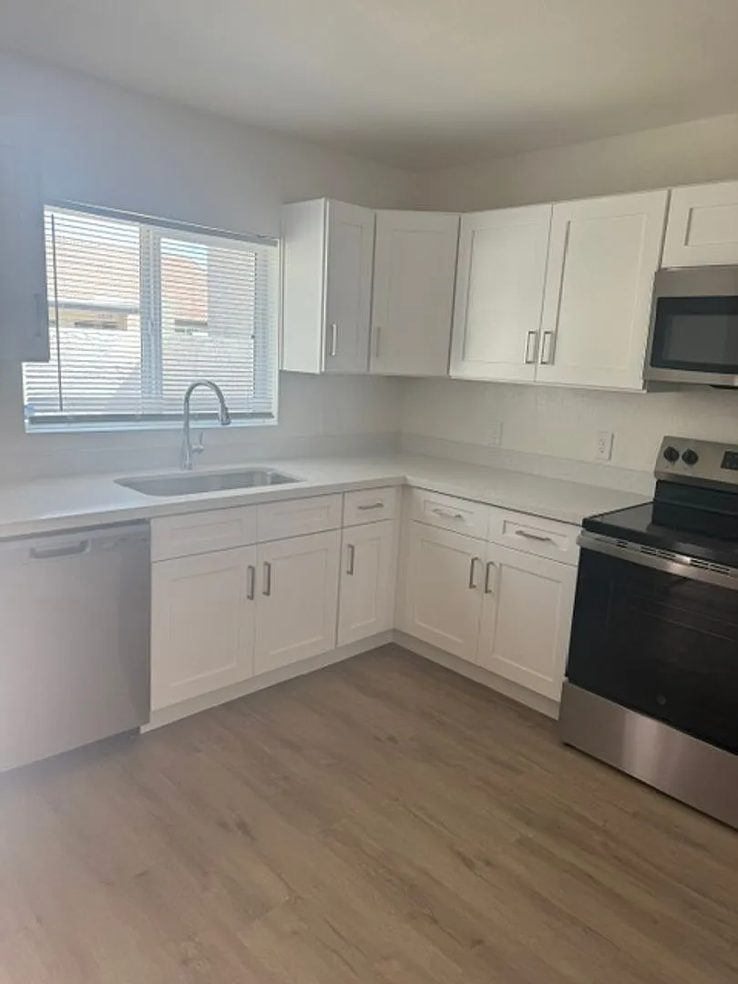 Fully Renovated 3 Bed / 2 Bath Townhome in Central Phoenix — Photo 1