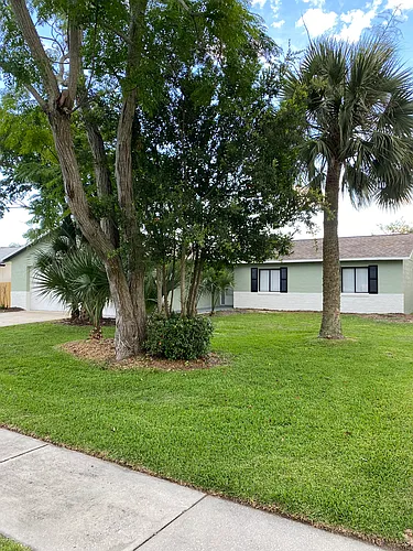 1414 Dexter Dr N Photo 1