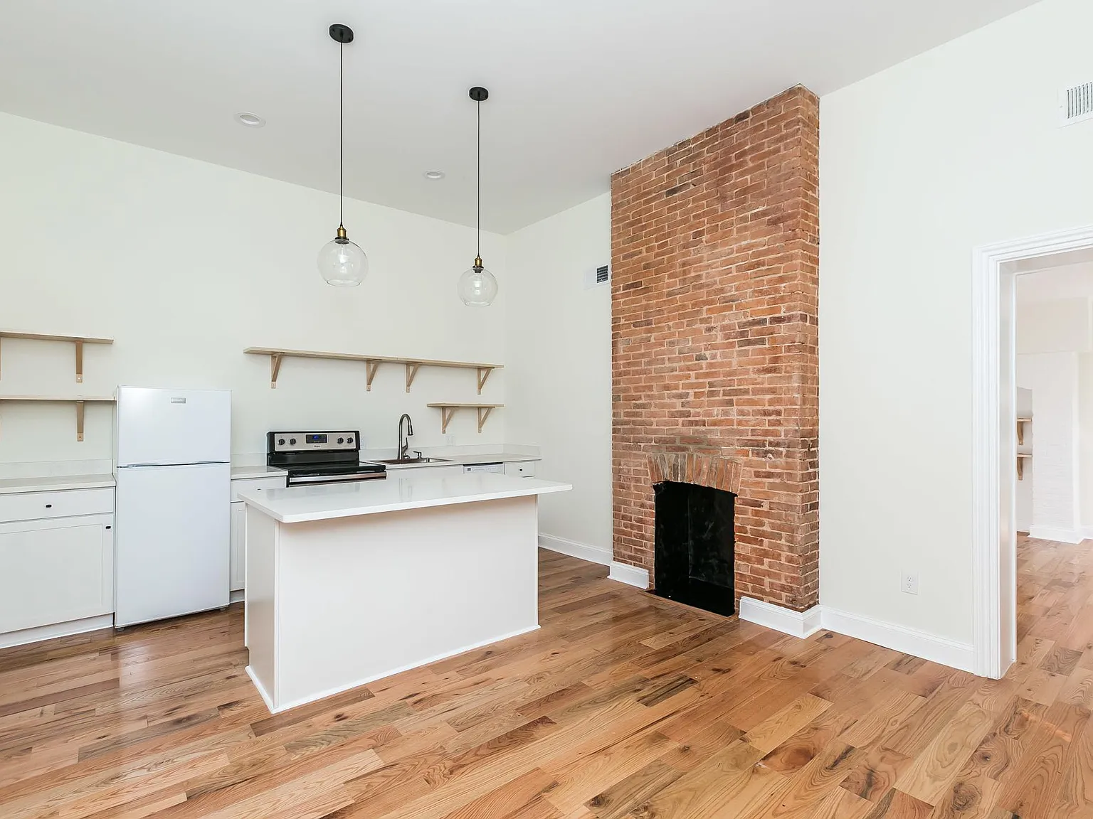 1 bed, 600 sqft, $1,200 — Photo 3