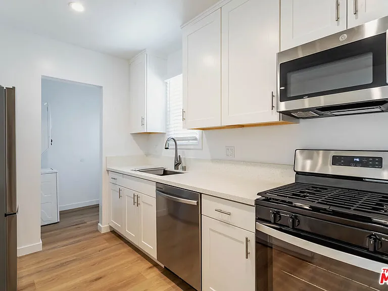 815 W Glenoaks Blvd #A — Photo 11