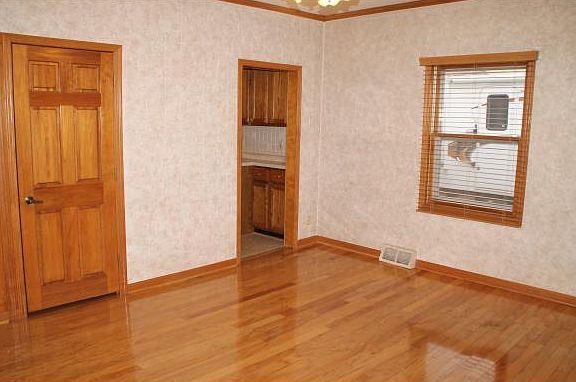 5th image of 353 S John St