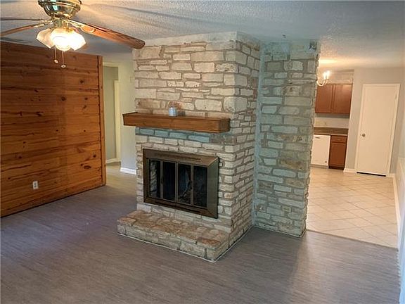 5th image of 1103 Longmeadow Dr