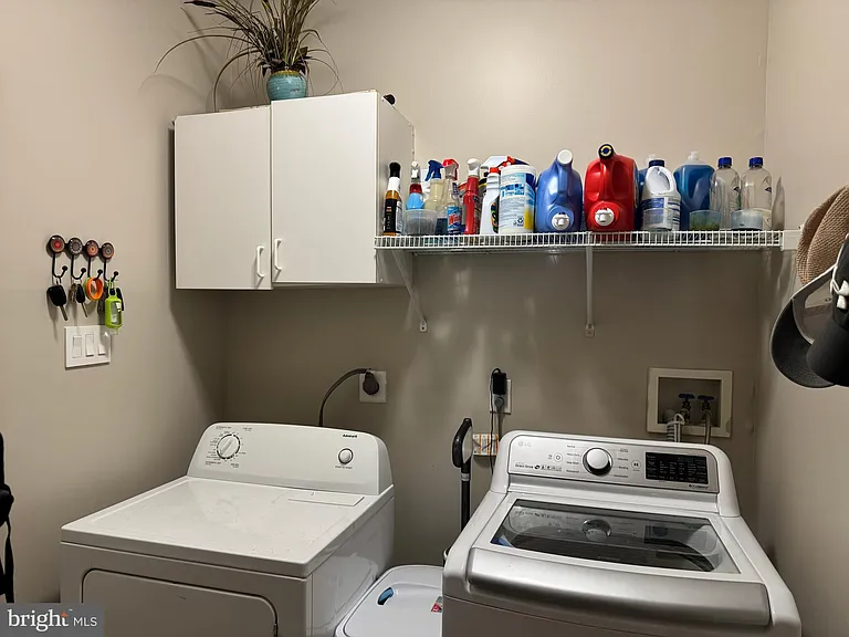 873 S York Dr — Photo 18