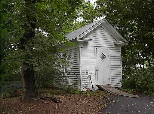 2nd image of 405 River Rd