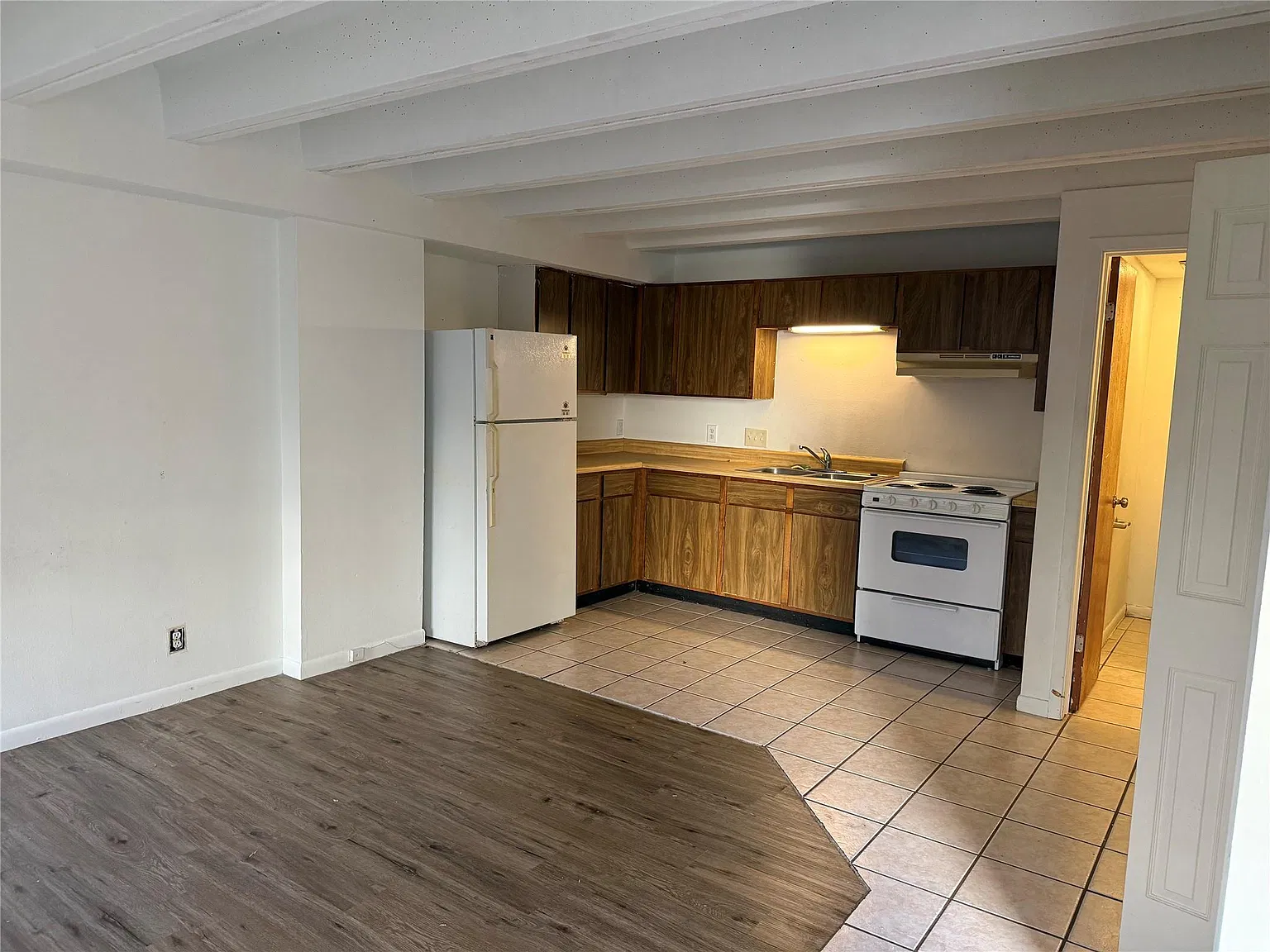 1 bed, 1.0 bath, 416 sqft, $950 — Photo 2