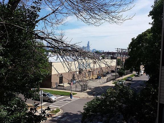 3rd image of 3046 N Paulina St #2