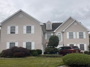 8 Thornhill Dr, Lumberton, NJ 08048