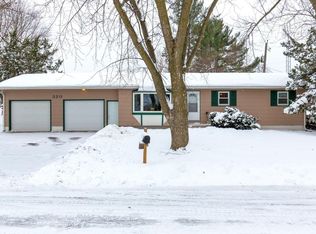 320 Valley Rd, Waterloo, IA 50701