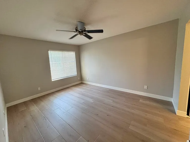 5455 Canoga Ave #103 — Photo 18