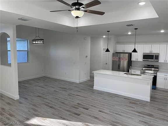5th image of 857 Wolverine St E