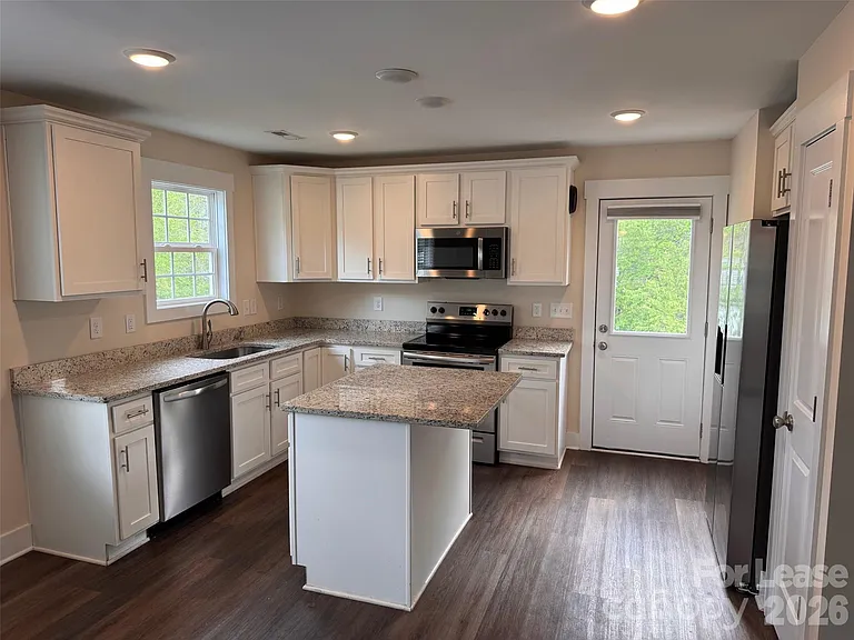 516 Beacon St — Photo 5