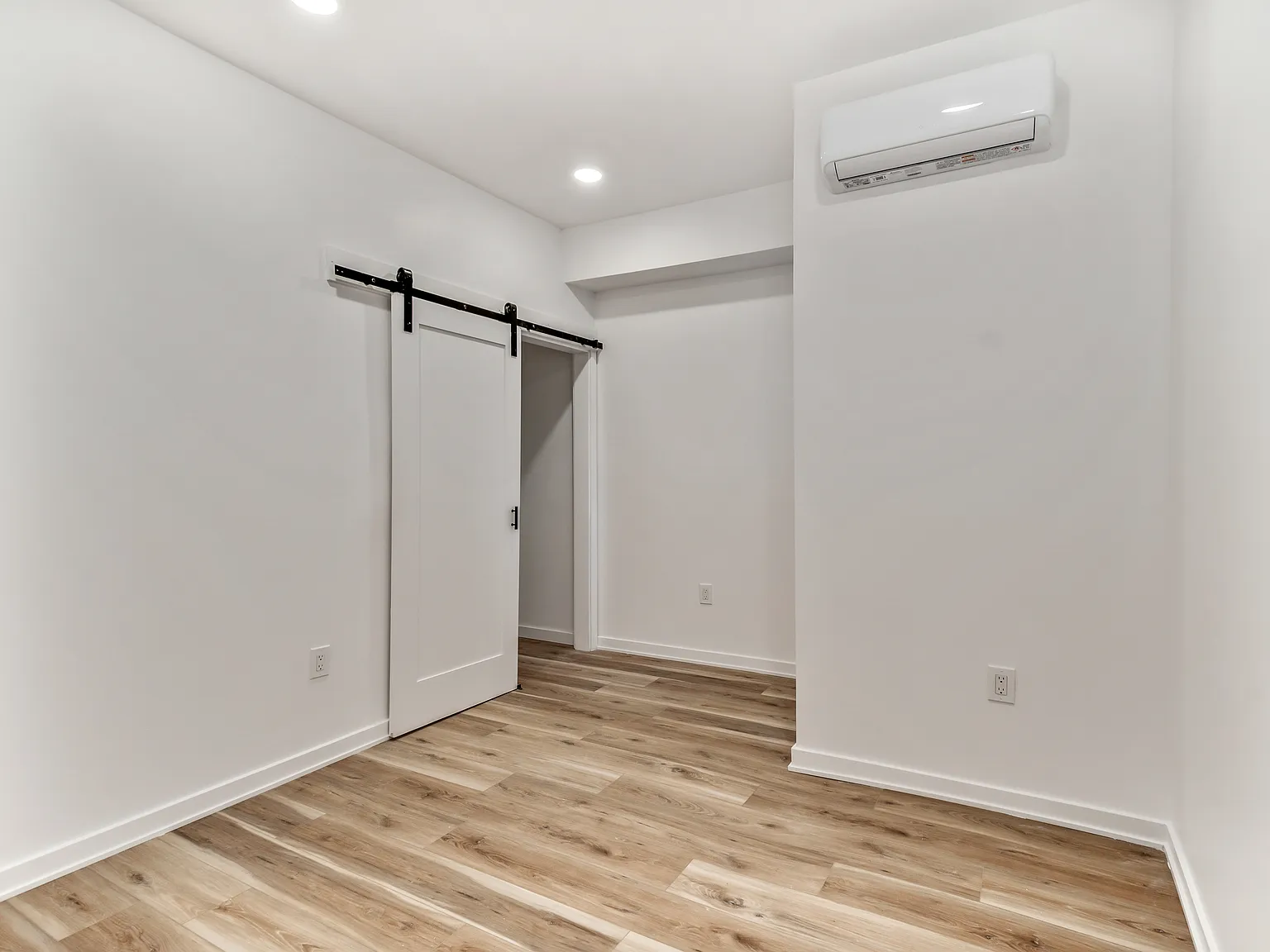2 bed, 800 sqft, $1,700 — Photo 4