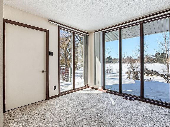 5th image of 2652 Paradise Trl NW