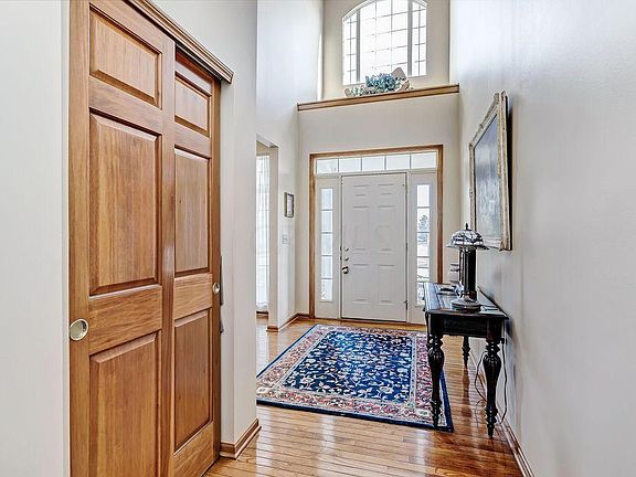2nd image of 2220 Park Cir