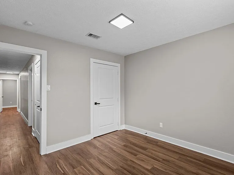 1107 Londonderry Ave — Photo 5