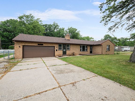 2nd image of 2622 W Alexis Rd