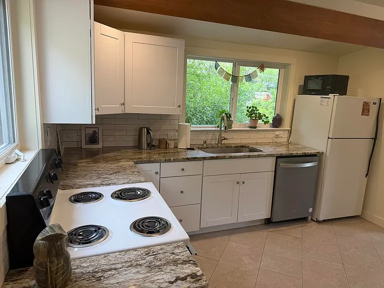 108 Fairview Ave — Photo 4