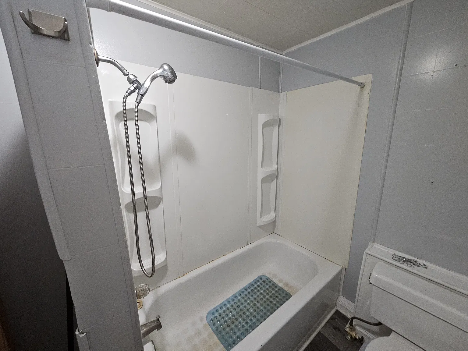 2 bed, 850 sqft, $950 — Photo 3