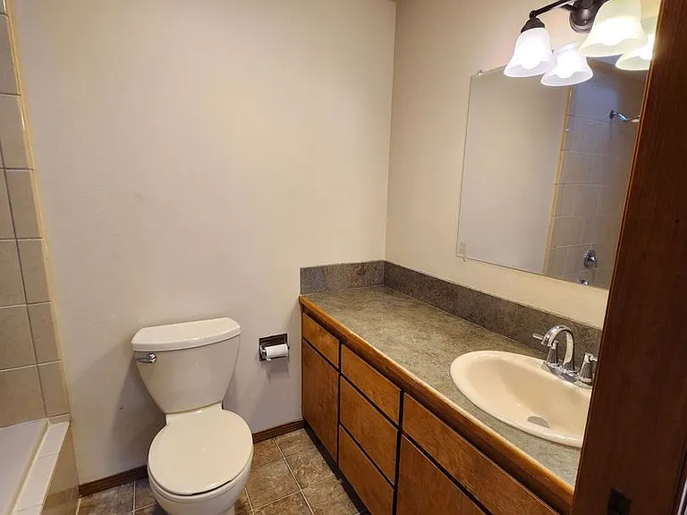 2858 NE Daggett Ln — Photo 8