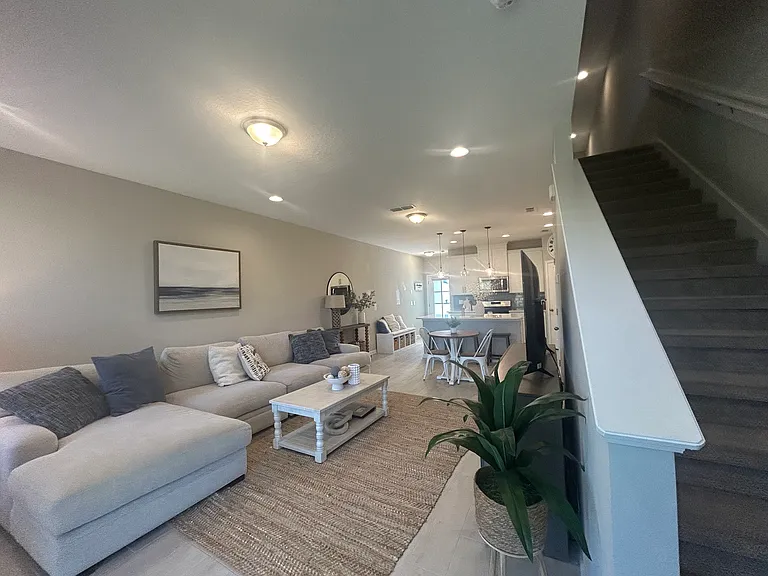 Brandon Lakes Dr — Photo 7