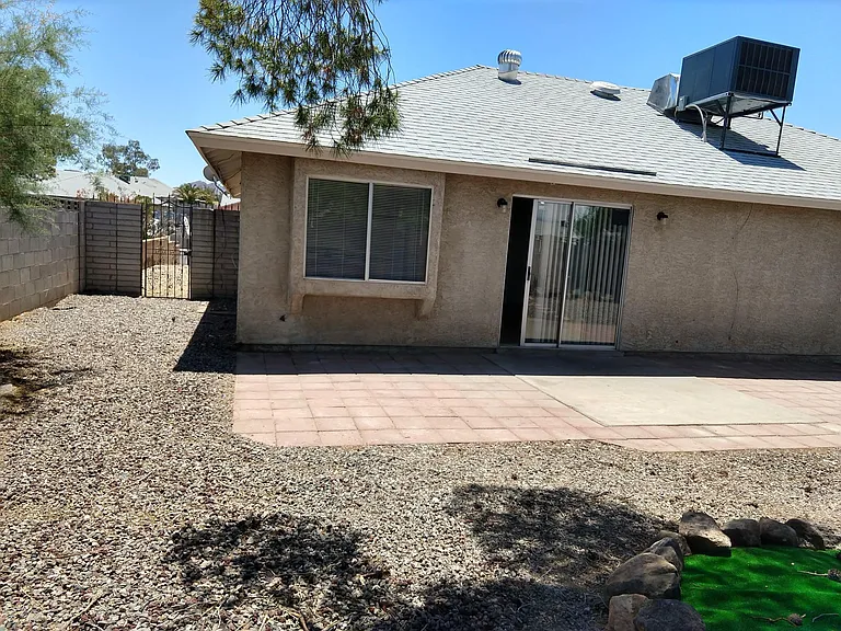 513 E Rolly St — Photo 6