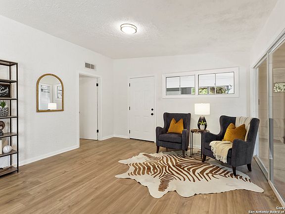 4th image of 107 Teakwood Ln