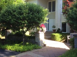 358 Sycamore Ct, Bloomfield Hills, MI 48302