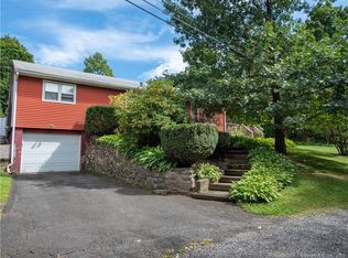 1 Overlook Dr, Danbury, CT 06811