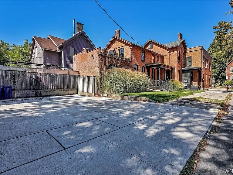 162 Allen St — Photo 16