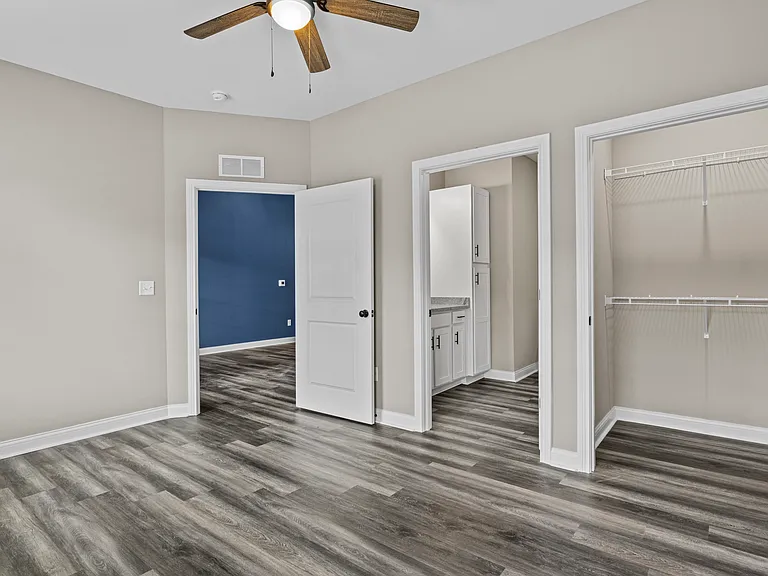 Carriage Place Apartments — Photo 9