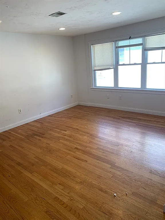 Building Photo - 2957 Washington St #2