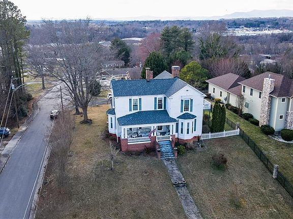 3rd image of 519 Maple St