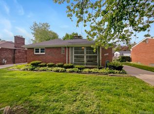 20910 Martin Rd, Saint Clair Shores, MI 48081