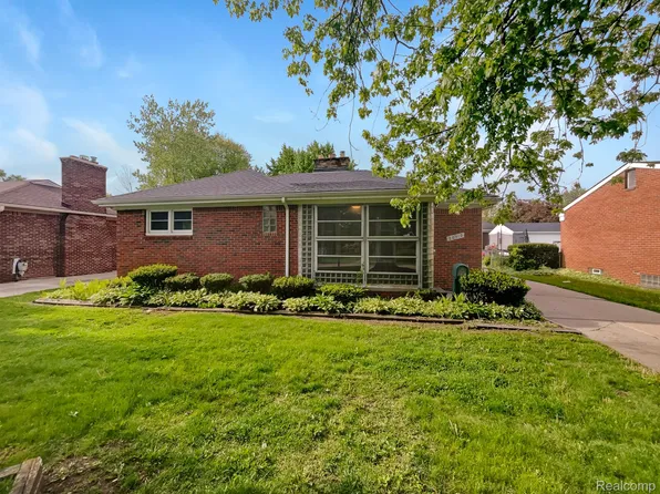 20910 Martin Rd, Saint Clair Shores, MI 48081