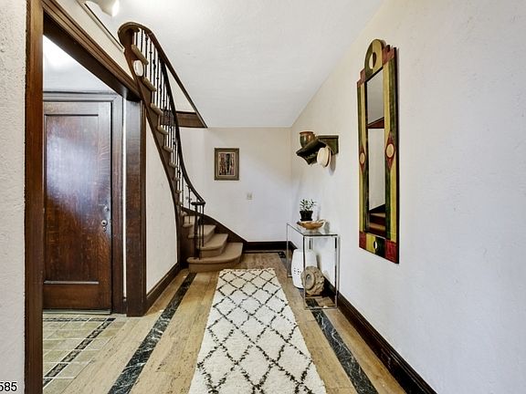 3rd image of 27 Village Green Ct