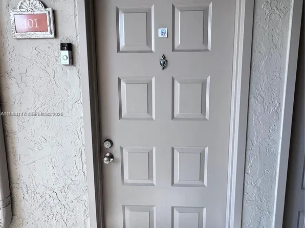 8225 Lake Dr APT 101, Doral, FL 33166